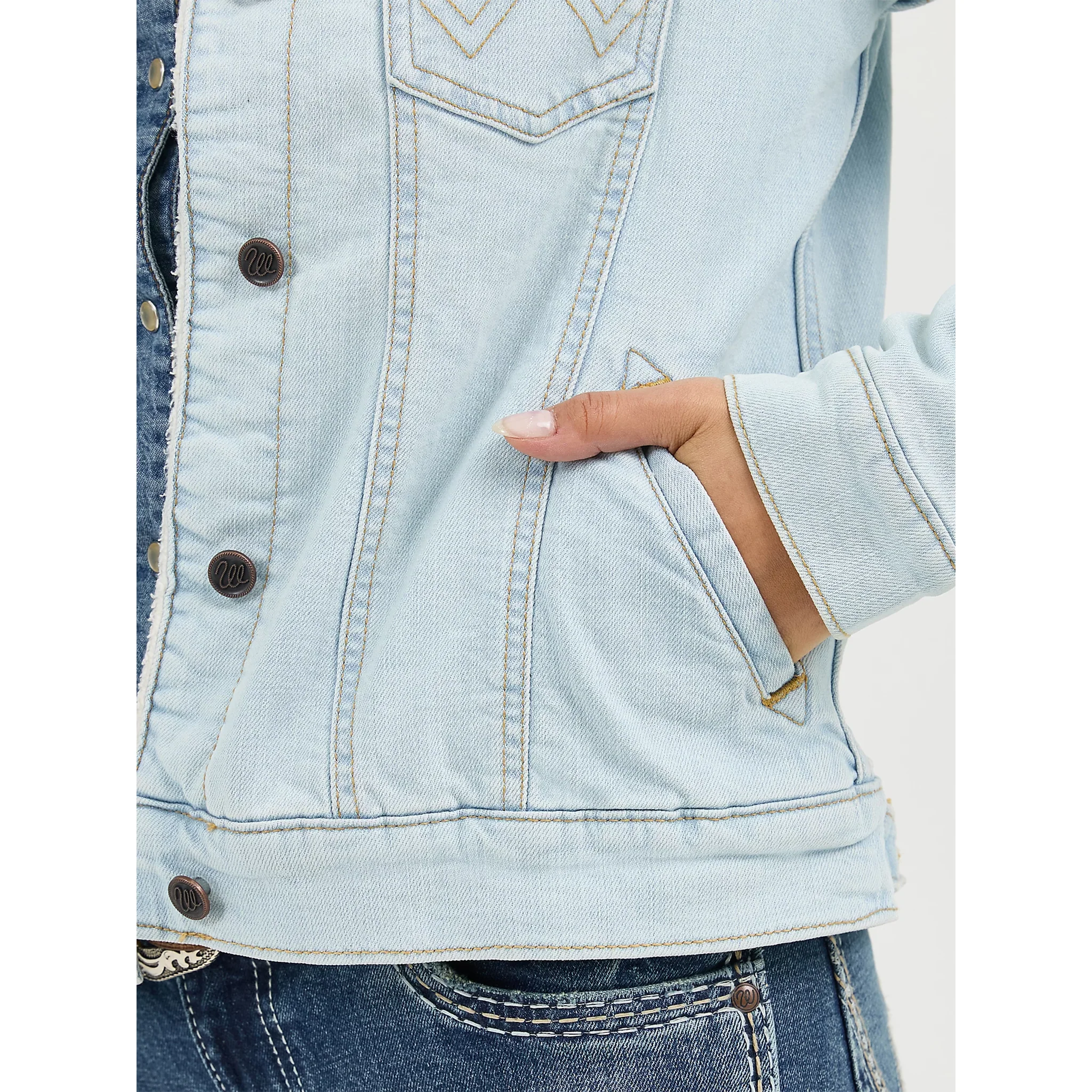 Wrangler Women's Retro® Sherpa Lined Western Denim Jacket -Bleached Denim - 112317322 - Image 4